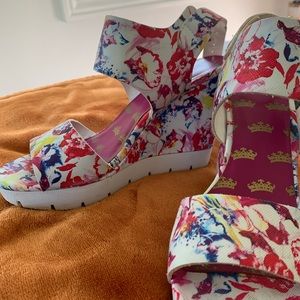 Juicy couture flower wedges